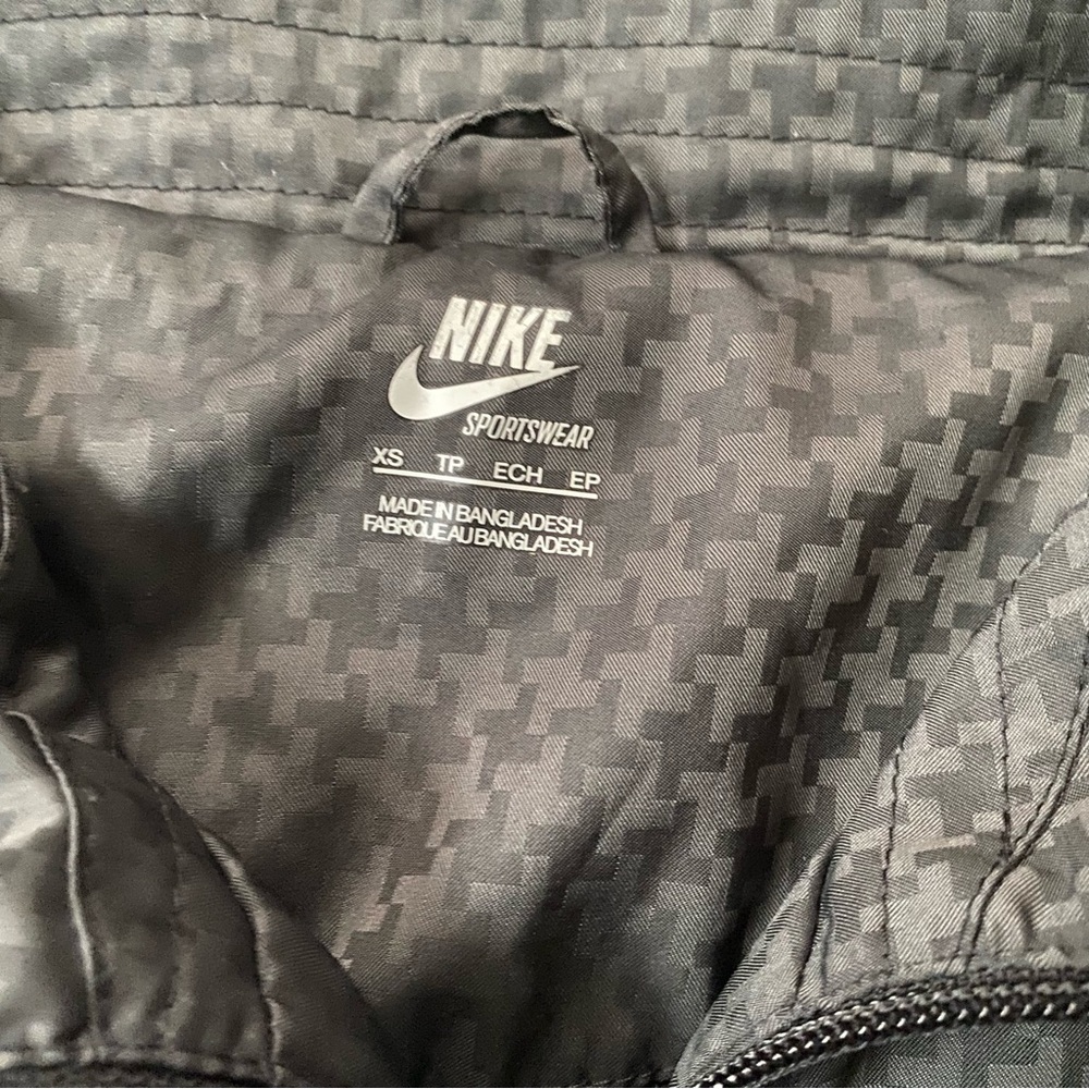 Nike Black Jacket - Picture 2 of 5